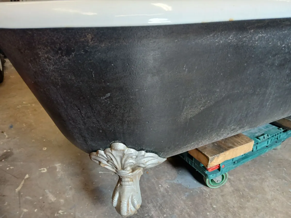 Cast iron bath & taps - Image 4
