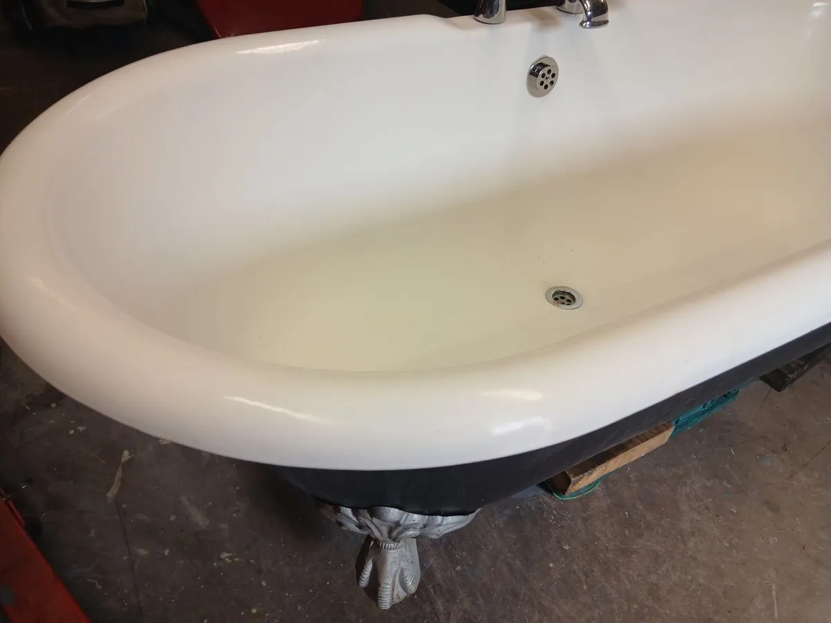 Cast iron bath & taps - Image 3