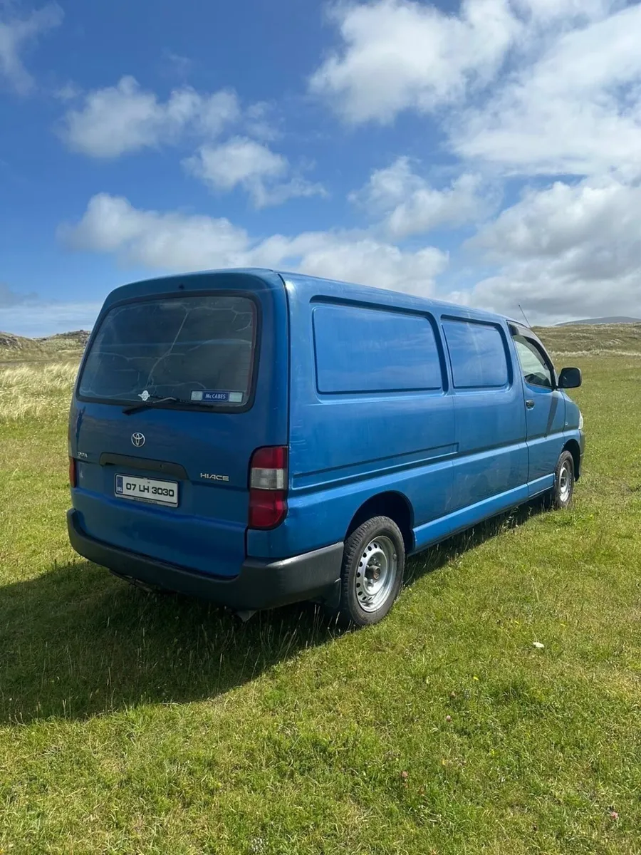Toyota HiAce 2007 - Image 2