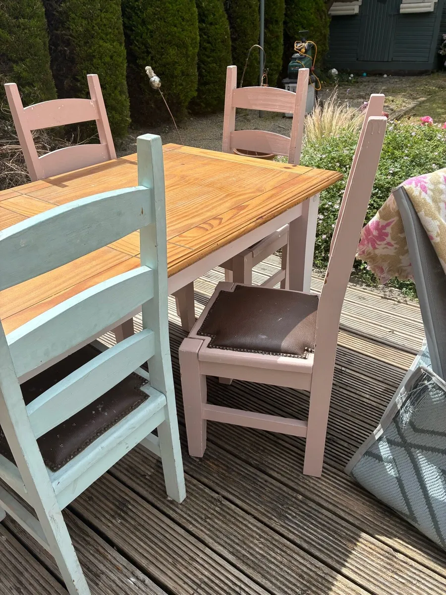 Kitchen table and 6 chairs - Image 2