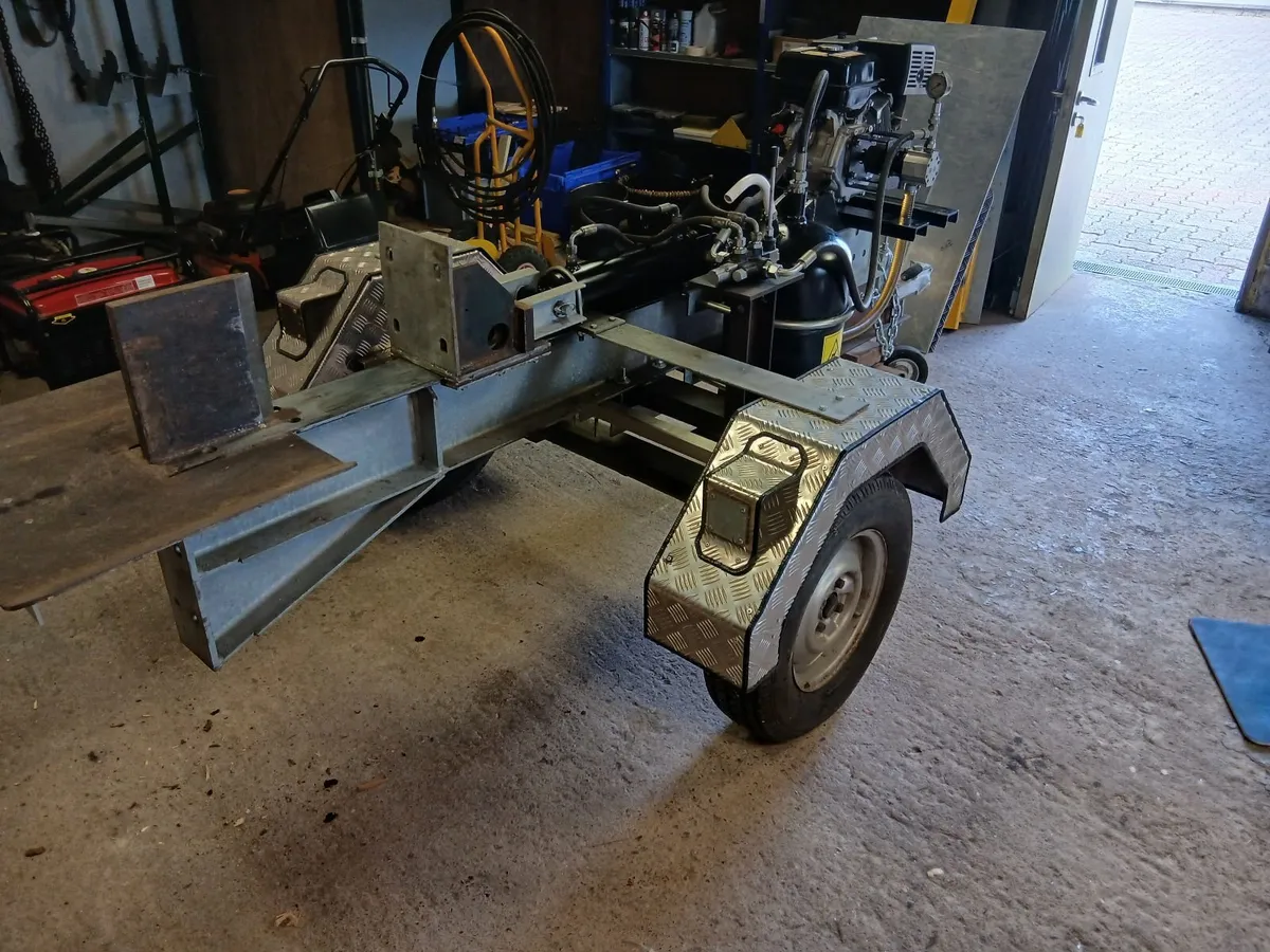 Log splitter - Image 1