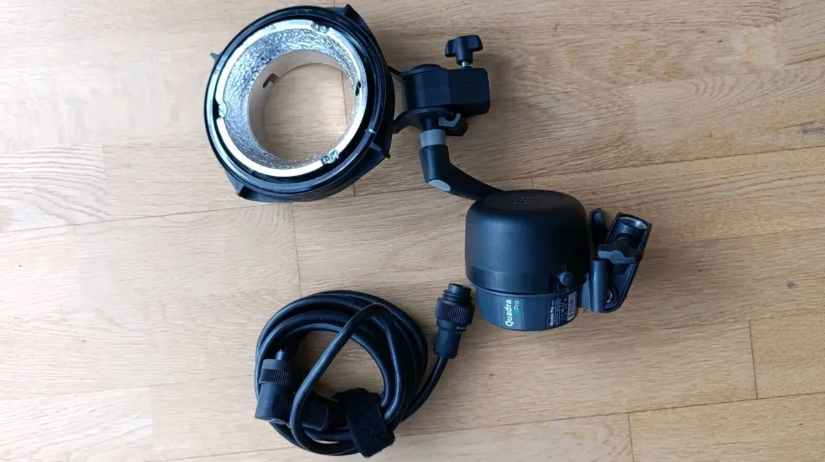 Elinchrom ELB 400  Pro flash head+adaptor - Image 1