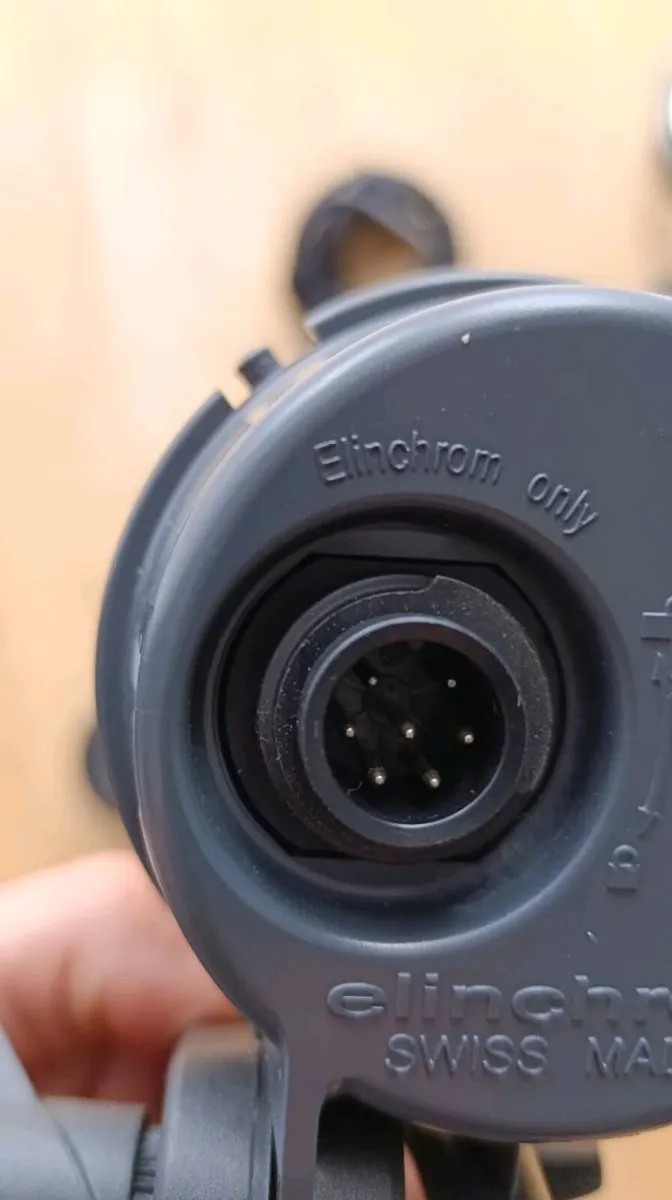 Elinchrom ELB 400  Pro flash head+adaptor - Image 2