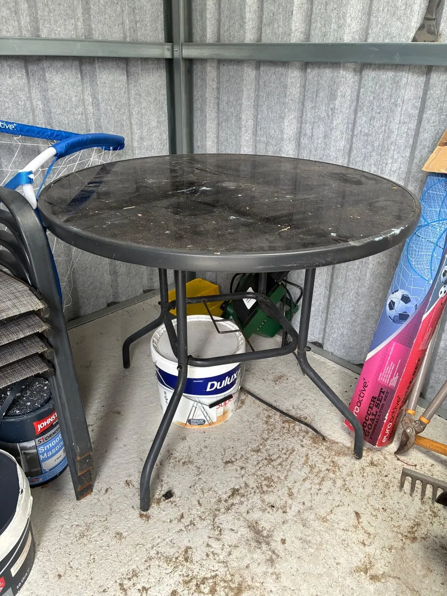 Patio table and chairs - Image 1