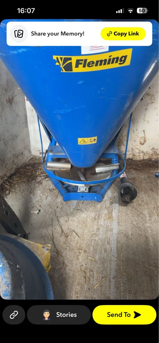 Fleming fertilizer Spreader - Image 3