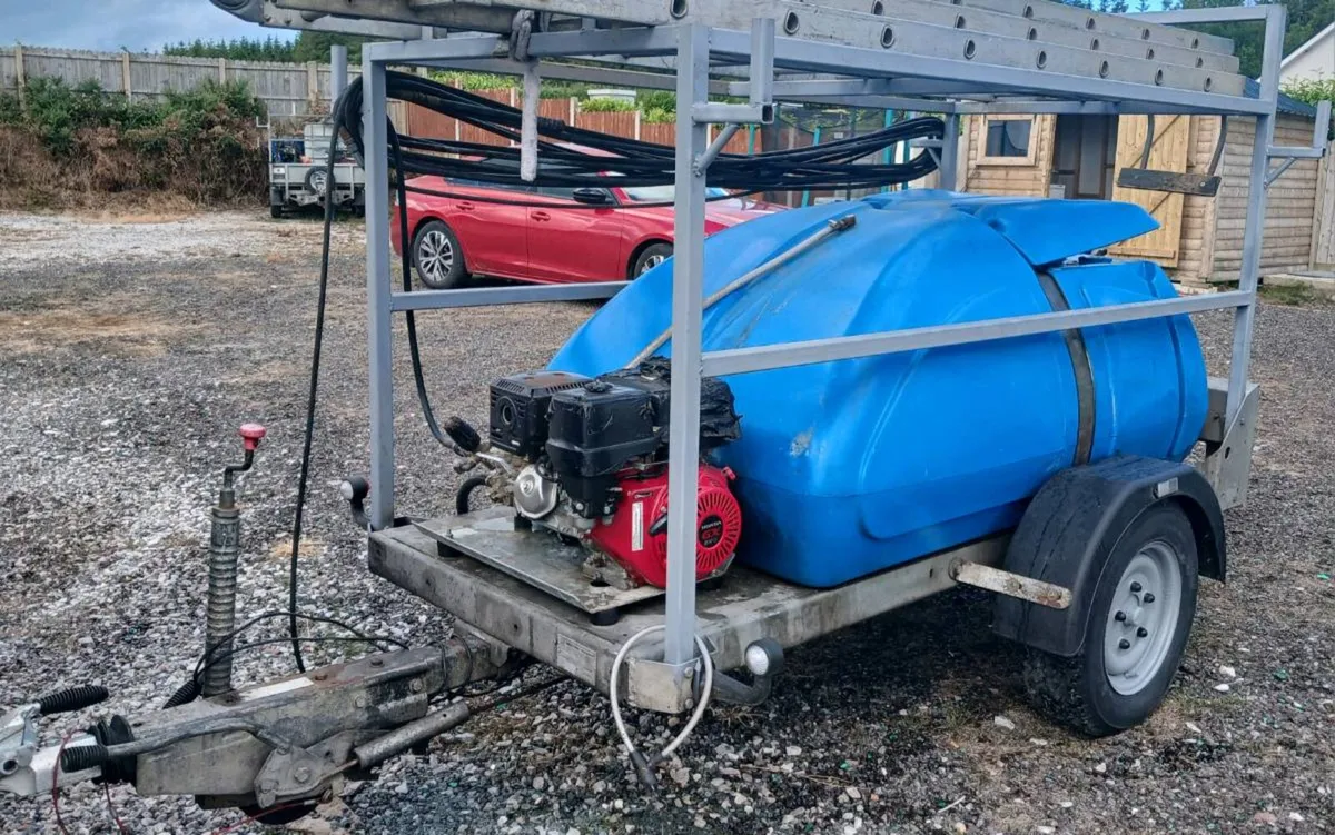 Great cleaning set up - Image 1