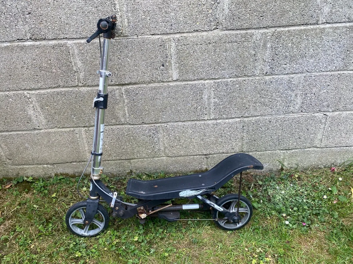 Foldable space scooter - Image 1