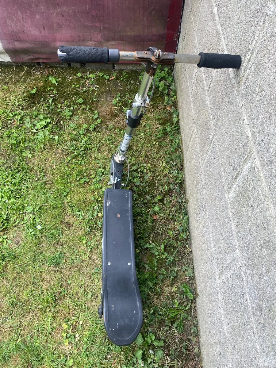 Foldable space scooter - Image 2