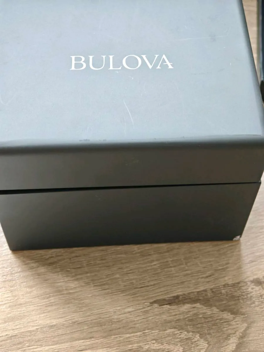 Bulova watch 2 straps - Image 3