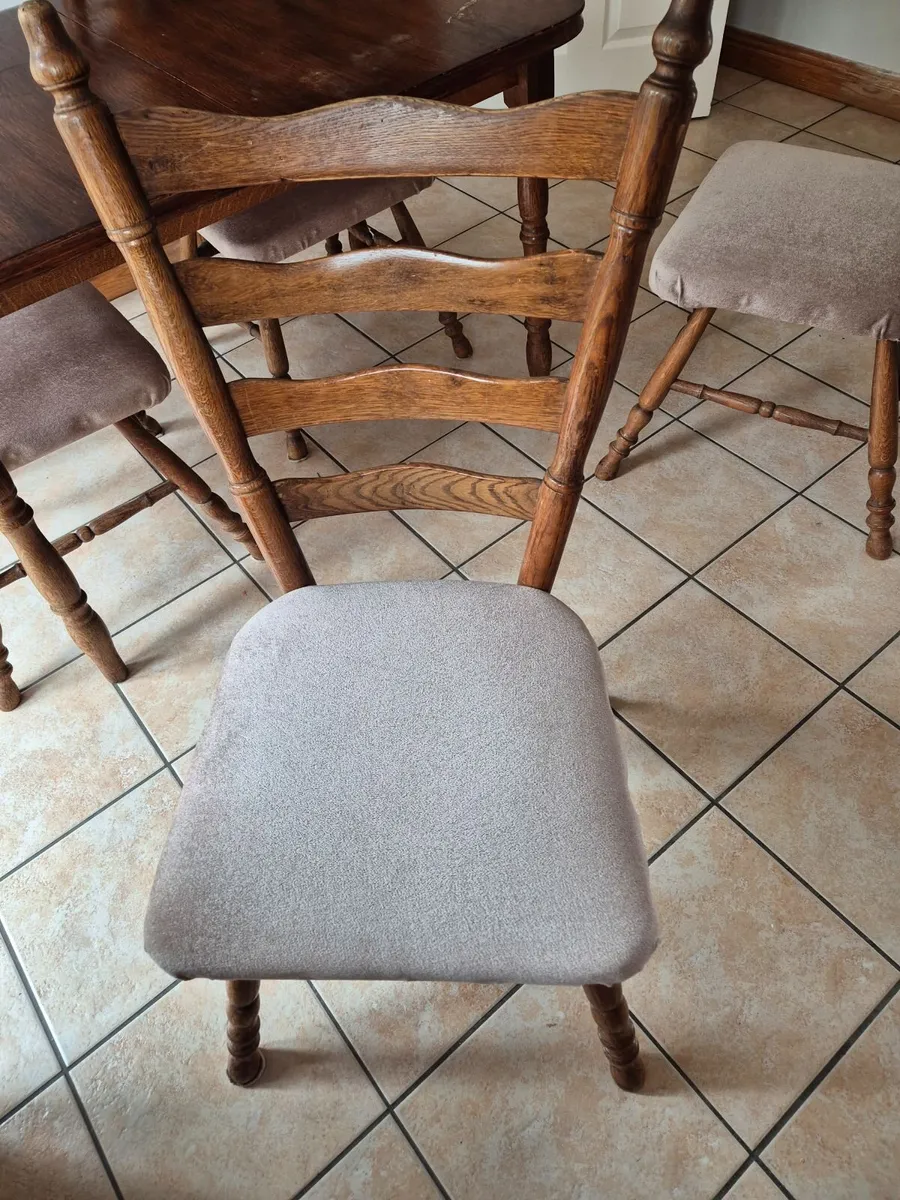 Dining Table and 4 chairs - Image 2