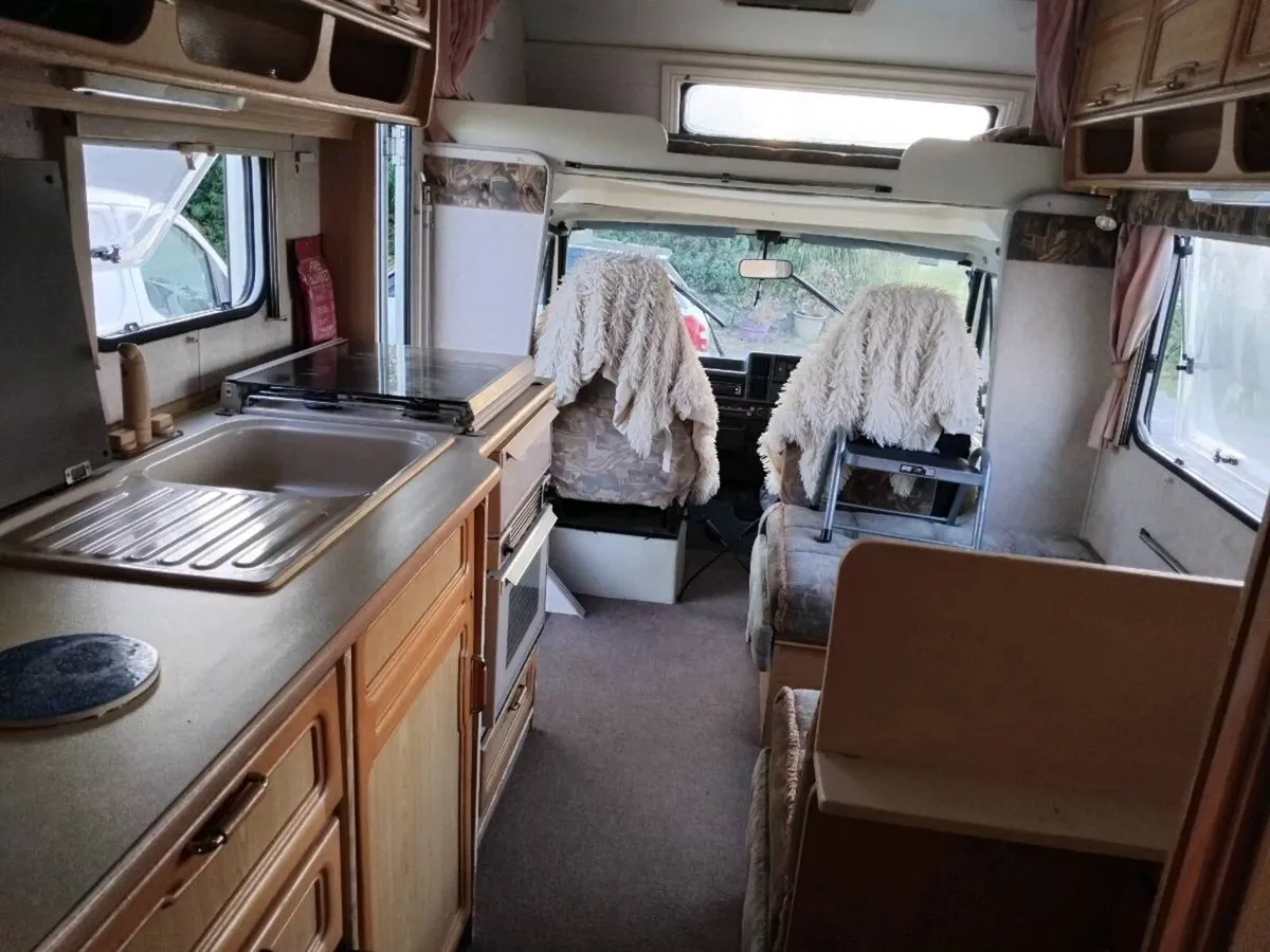 Camper van - Image 2