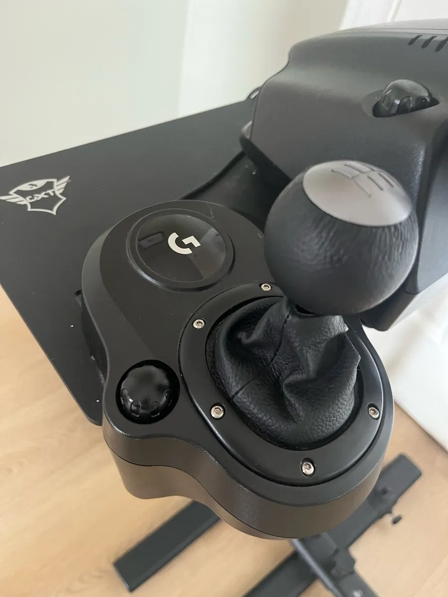 Logitech g29 wheel,shifter and stand - Image 2