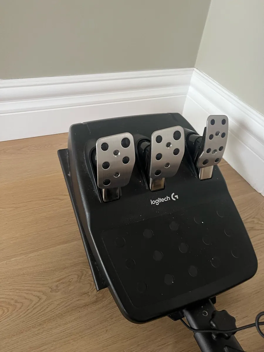 Logitech g29 wheel,shifter and stand - Image 1