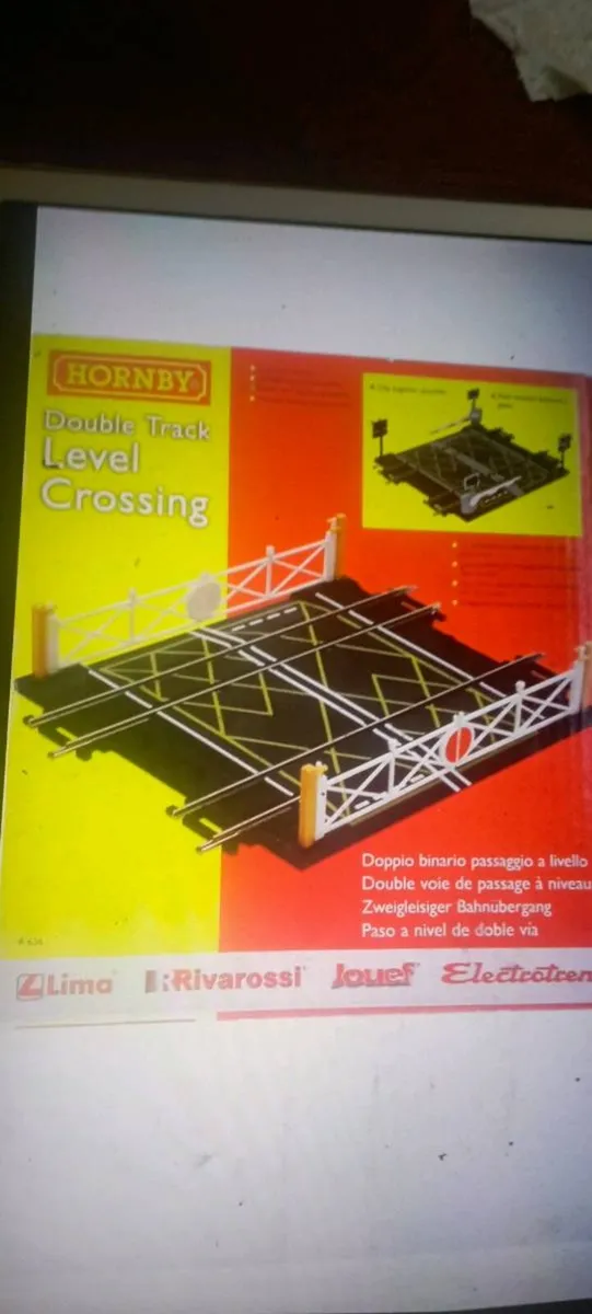 HORNBY { R636 OO }GAUGE DOUBLE TRACK  CROSSING - Image 1
