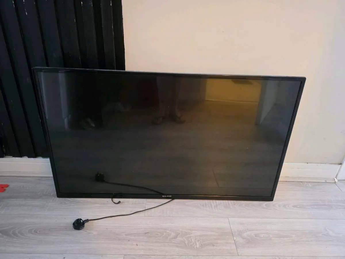 42" Walker TV - Image 2