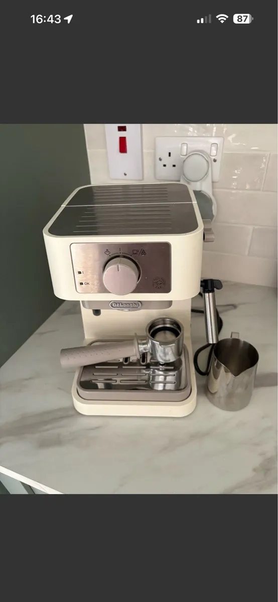 Delonghi Coffee Machine - Image 1