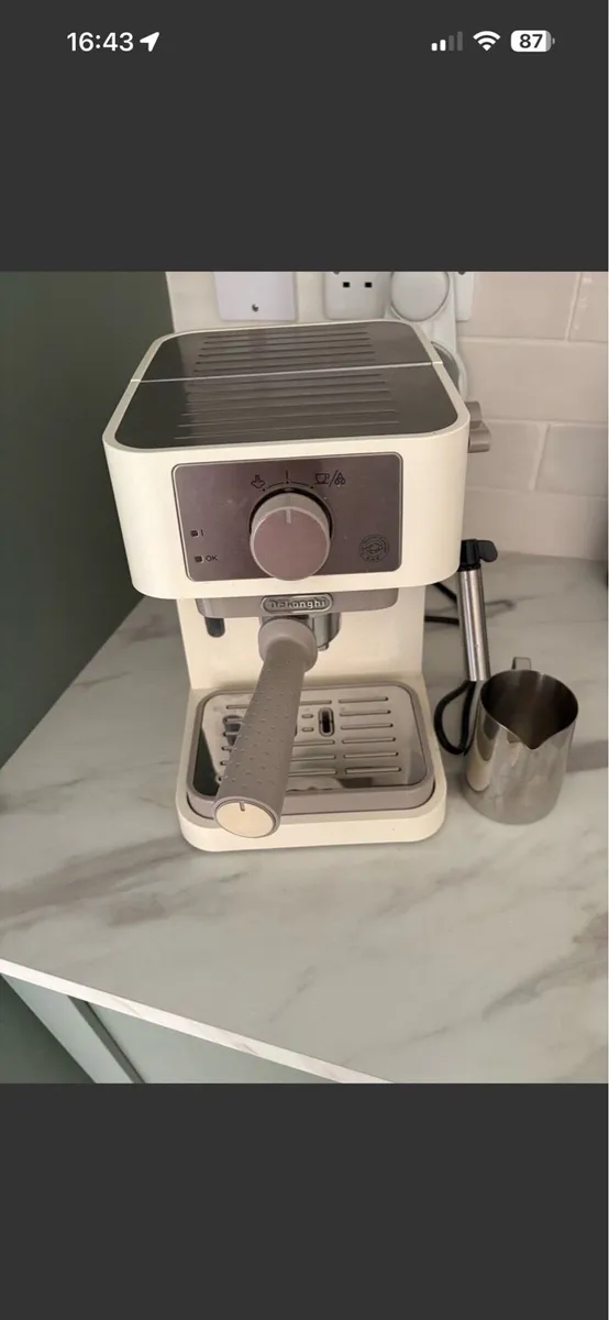 Delonghi Coffee Machine - Image 2