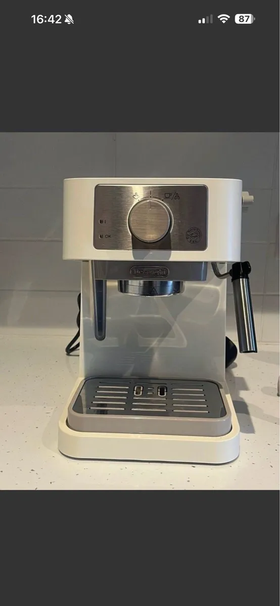 Delonghi Coffee Machine - Image 3