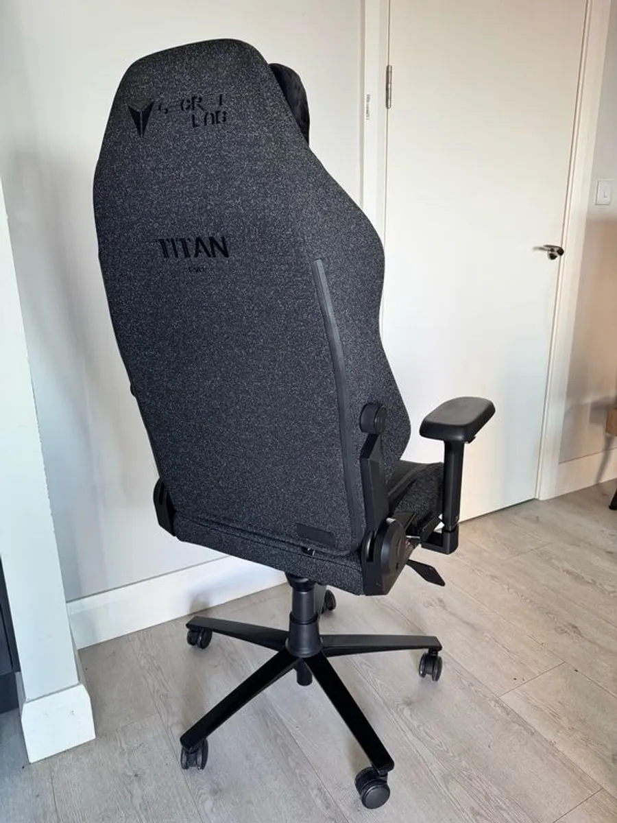 Secret Lab Titan evo gaming chair - Image 2