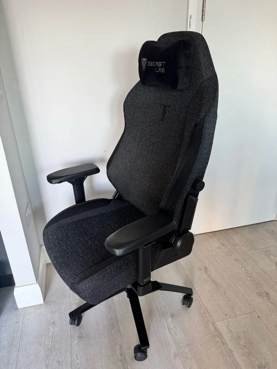 Secret Lab Titan evo gaming chair - Image 3