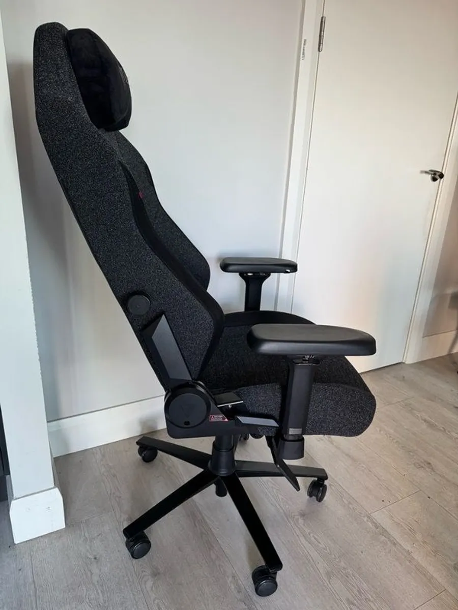 Secret Lab Titan evo gaming chair - Image 4