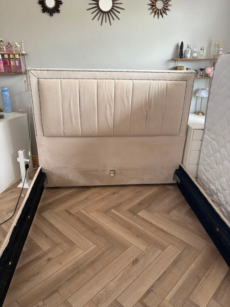 Bed frame - Image 1