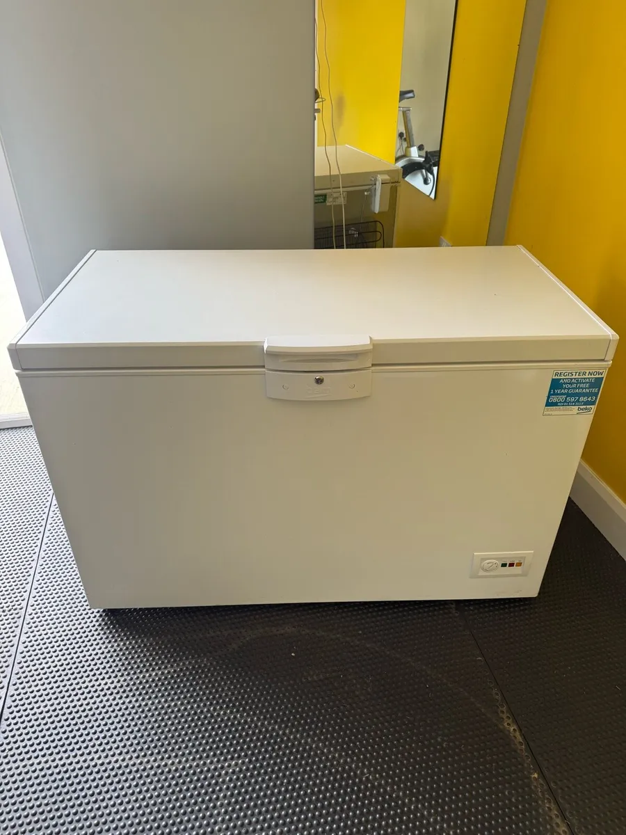 2x. Beko fridge freezer 360 litre - Image 2