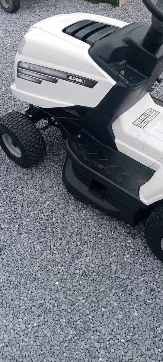 Alpine tractor lawnmower - Image 2