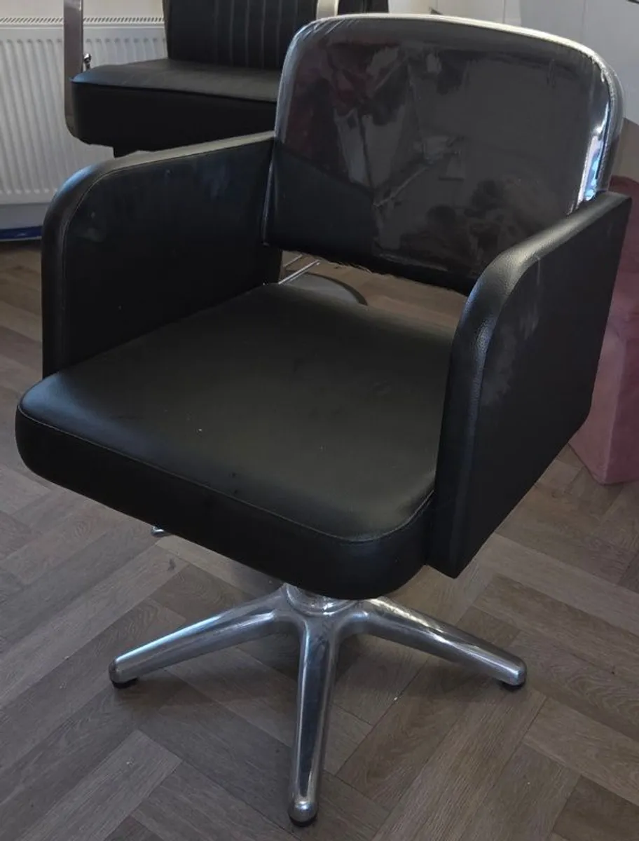 Salon Furniture - Image 4