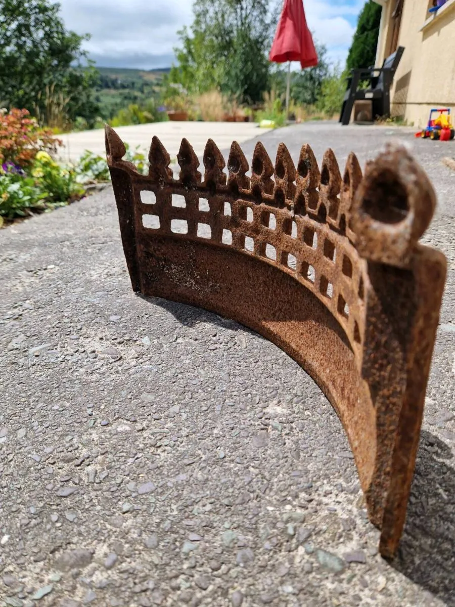 Salvaged fire grate - Image 3