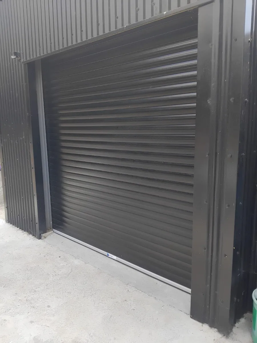 Garage door - Image 1