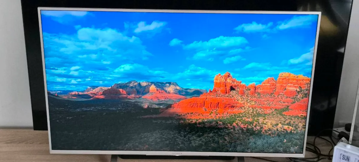 43"TV SONY BRAVIA,SMART - Image 2