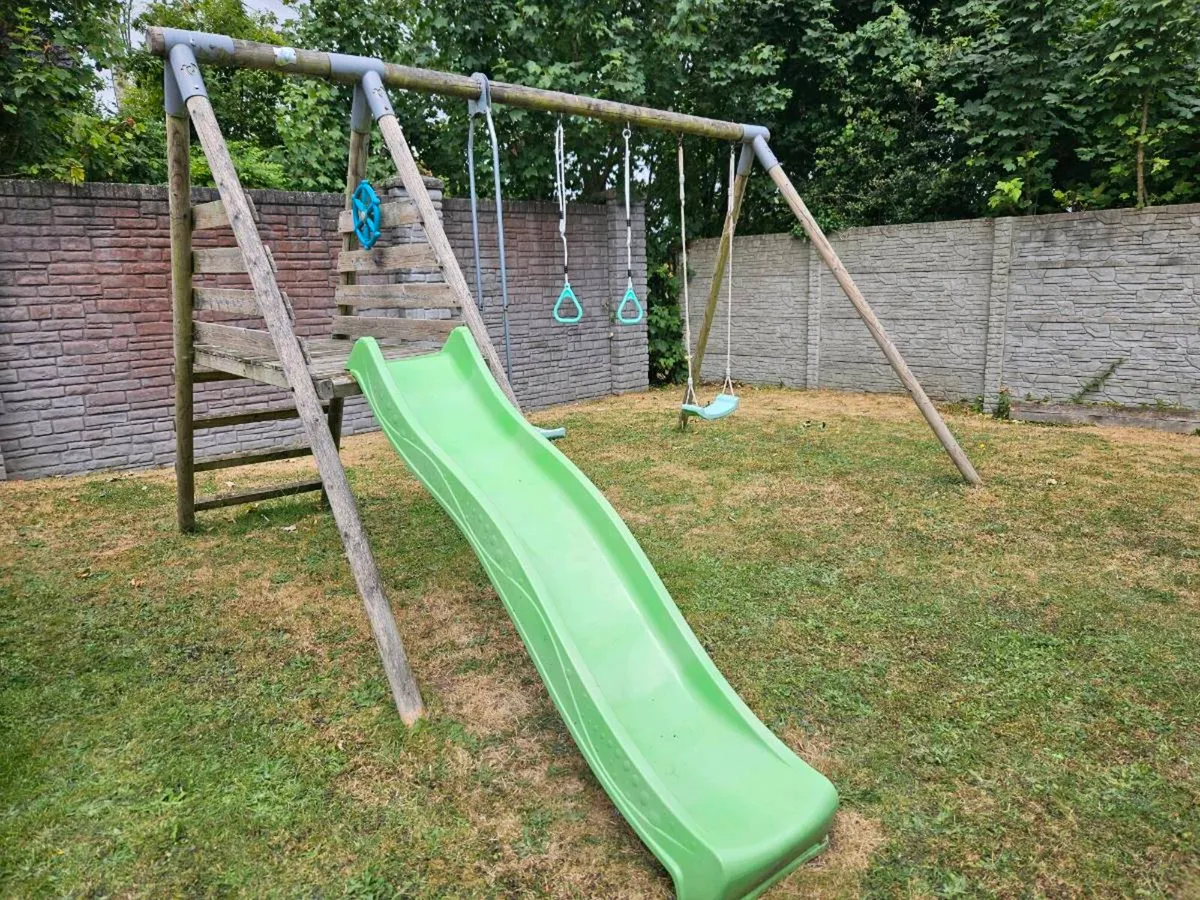Swing set - Image 1