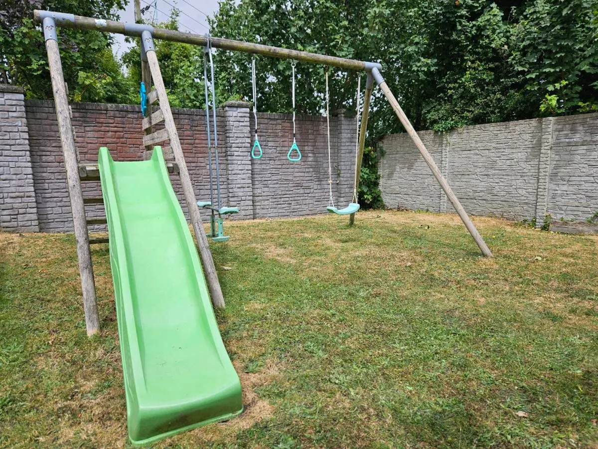 Swing set - Image 2