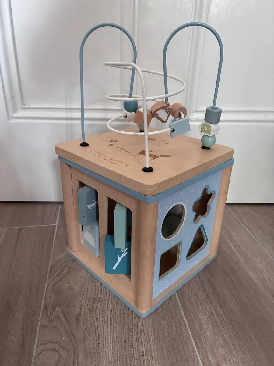 Little Dutch activity cube