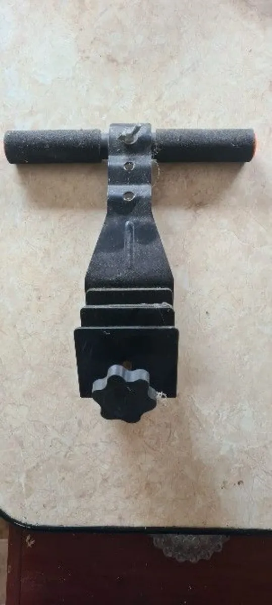 Sit up exercise door bracket