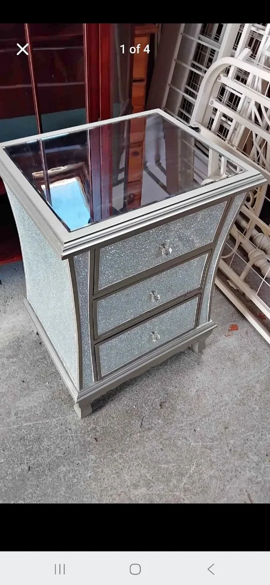 Mirrored locker
