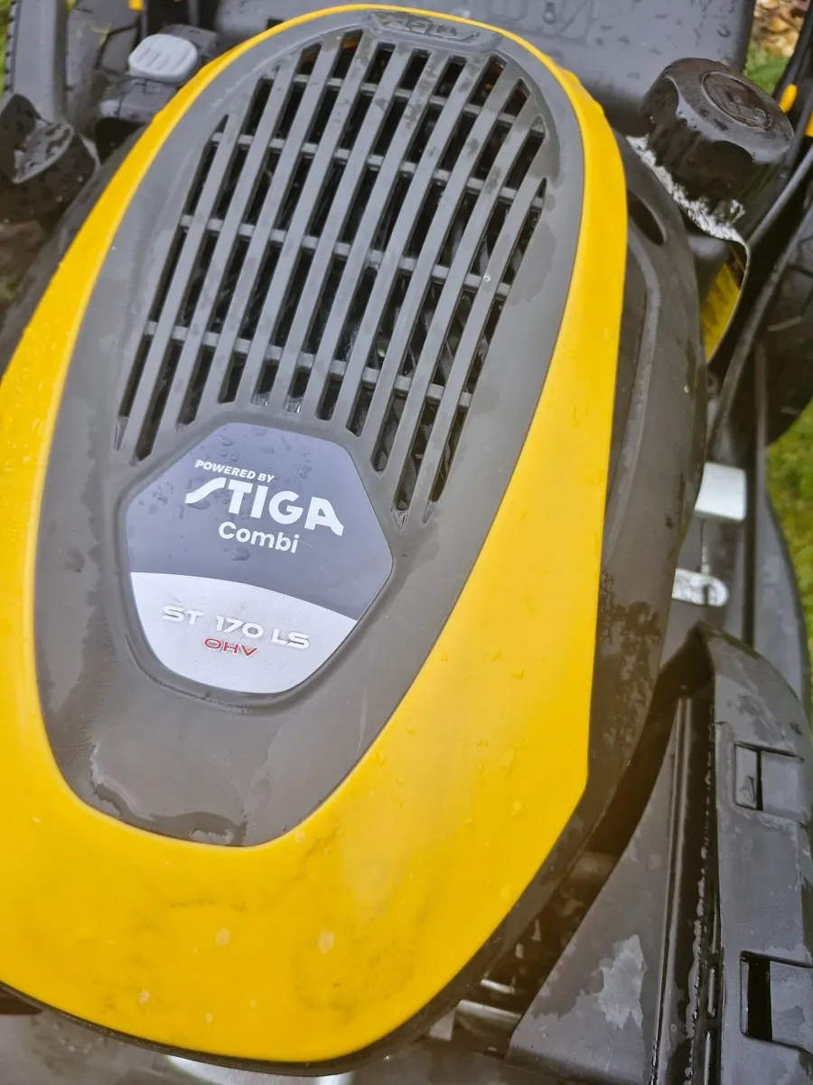 Lawn mower - Image 1