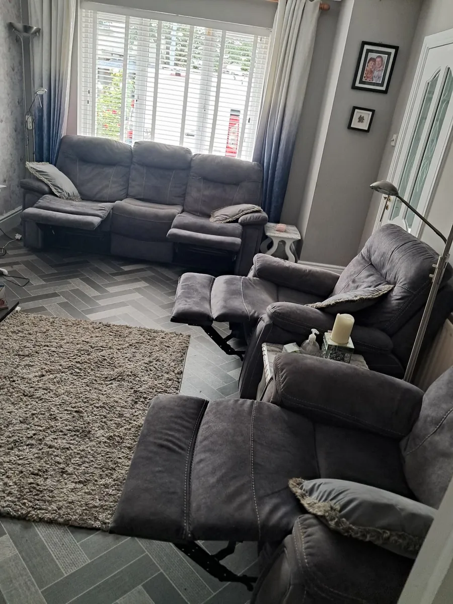 Sofa & 2 Armchairs - Image 1