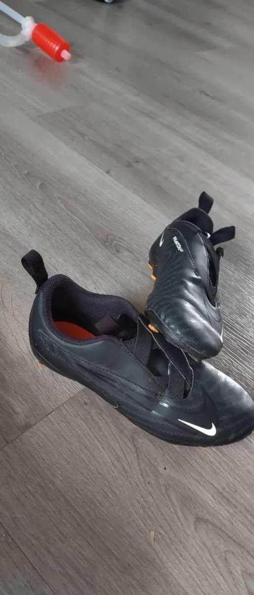 Nike panthom gx soccer shoes size UK 3 22.5 cm - Image 2