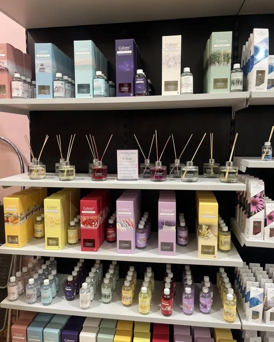 Shop fittings - 6 wall bays + overhead storage - Image 2