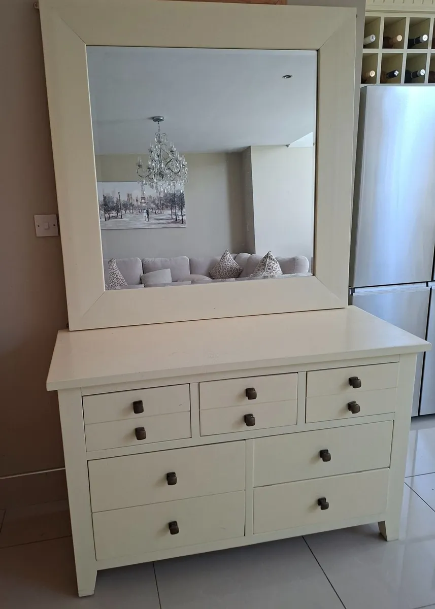 7 Drawer dresser with mirror - Image 1