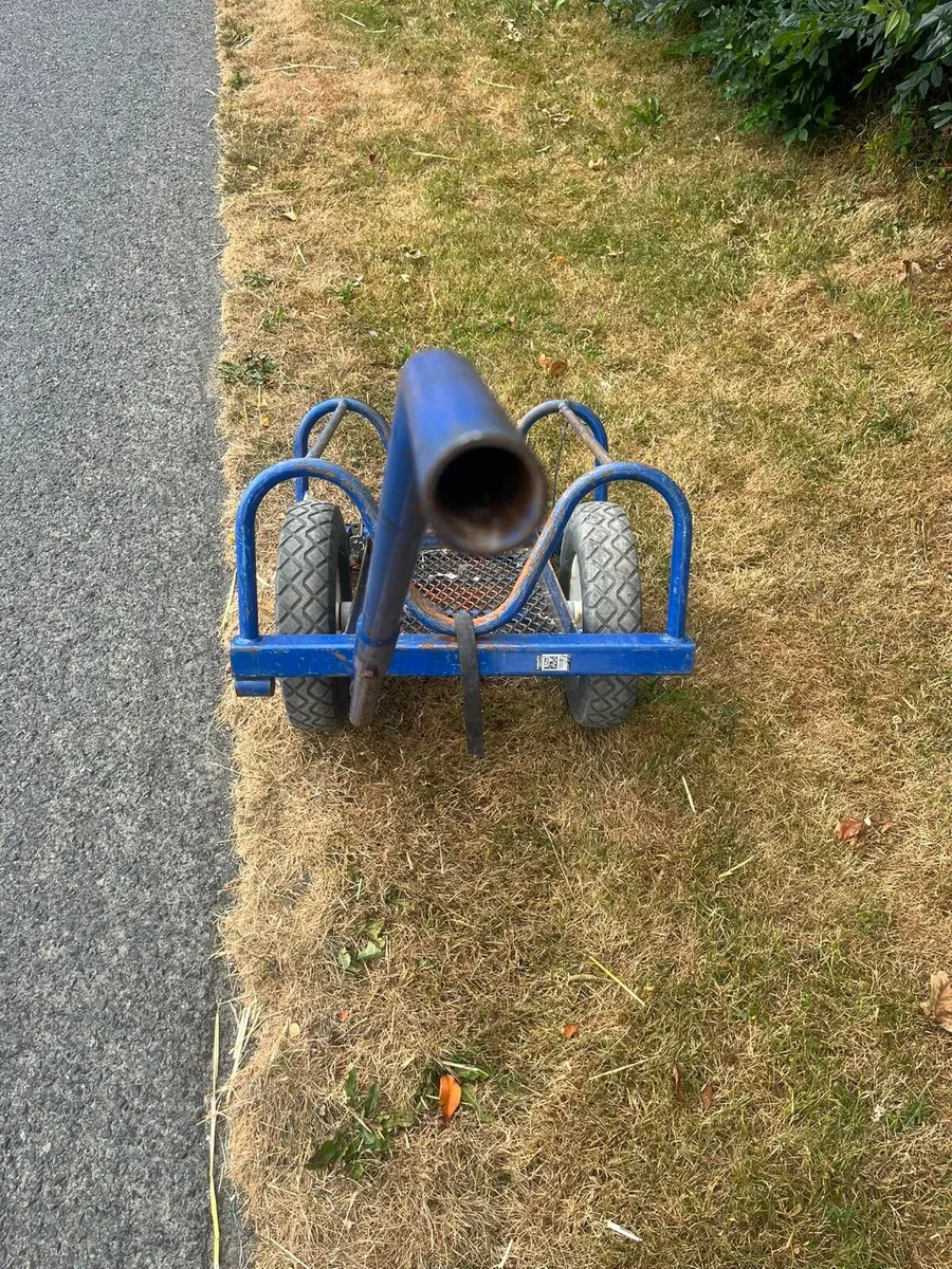 heavy-duty pipe and carpet trolley - Image 2