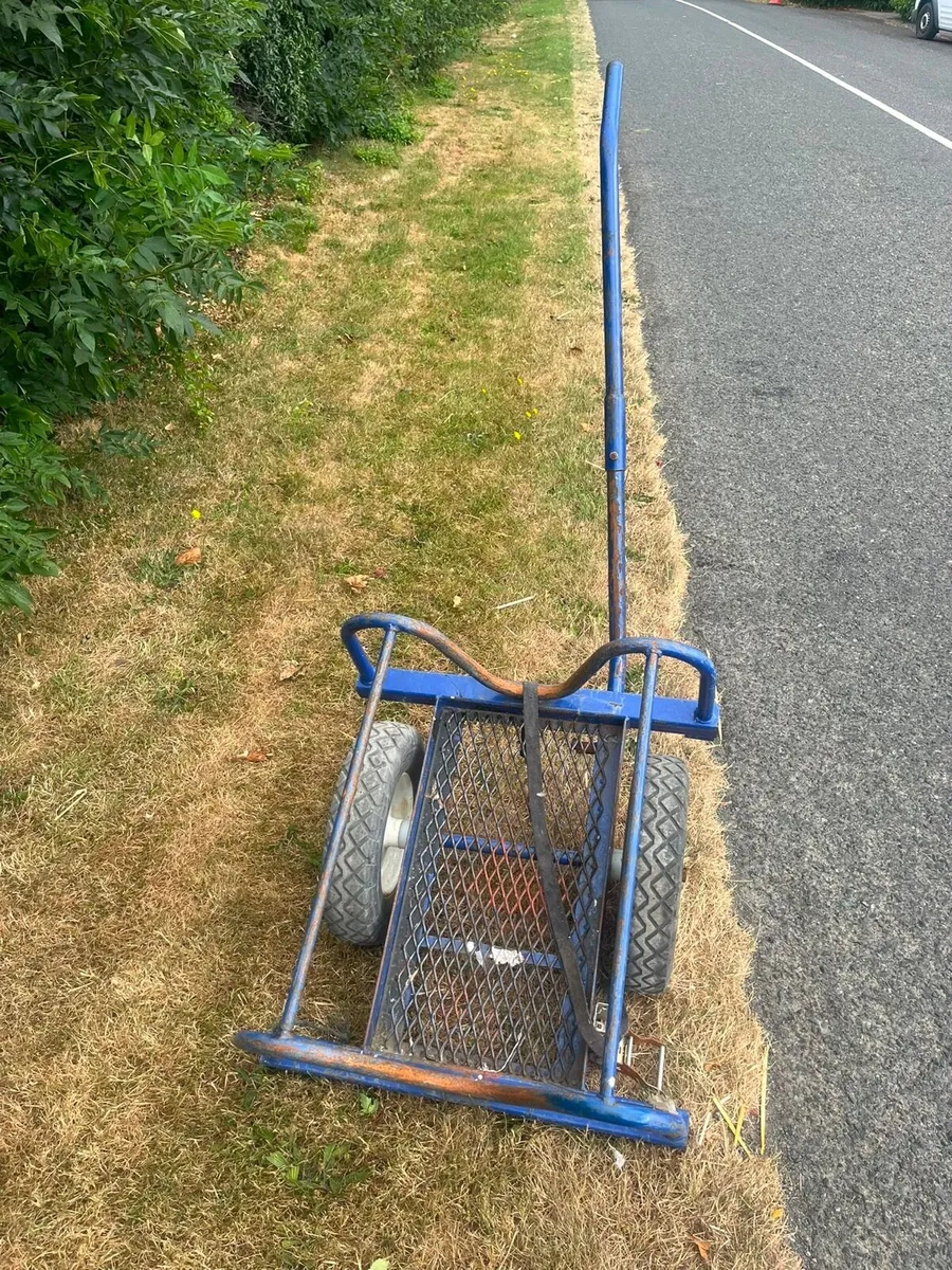 heavy-duty pipe and carpet trolley - Image 3