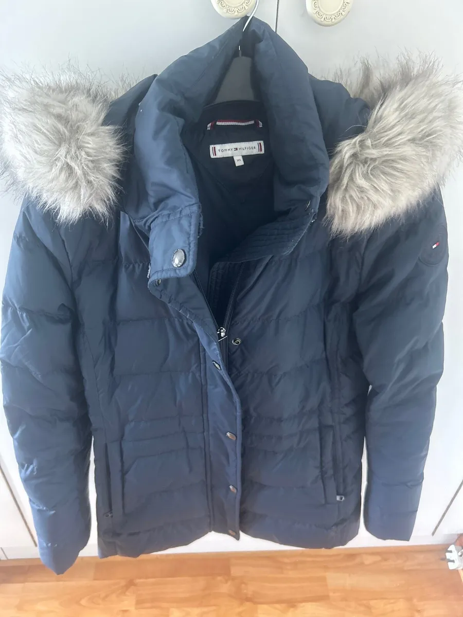 Ladies Tommy Hilfiger padded jacket - Image 3