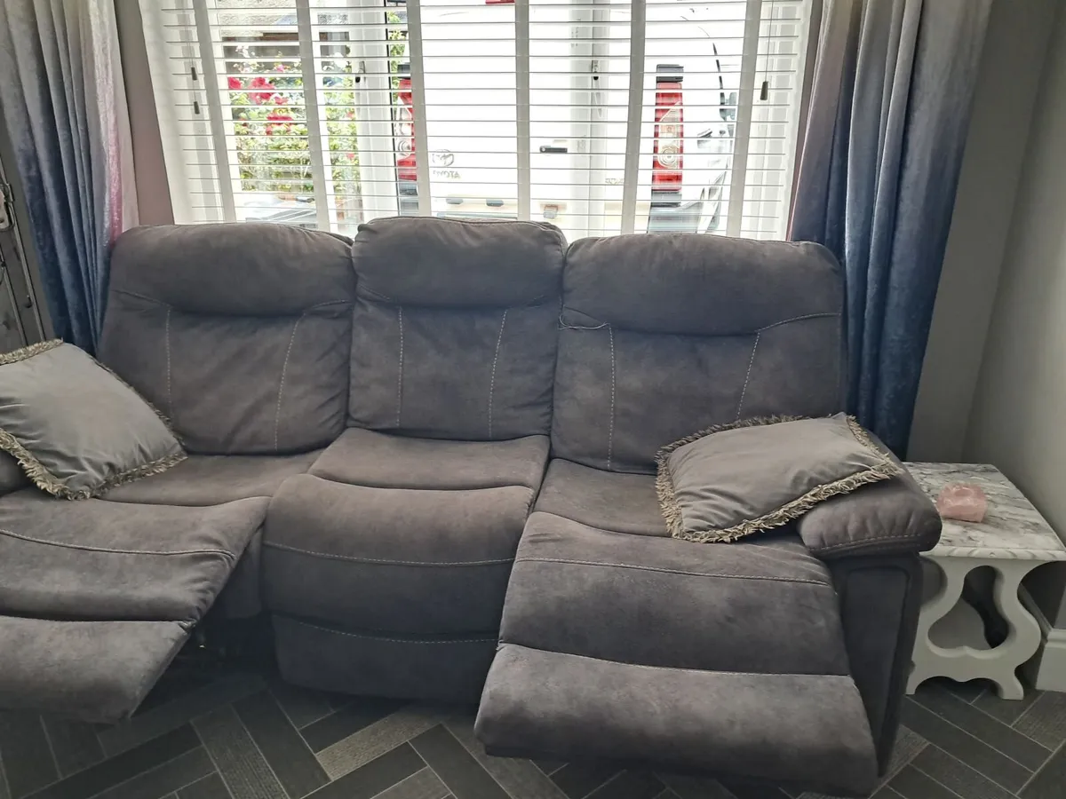 Sofa & 2 Armchairs - Image 2