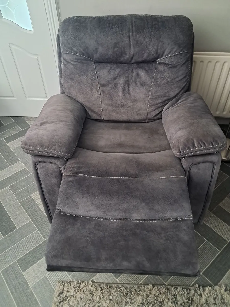 Sofa & 2 Armchairs - Image 4