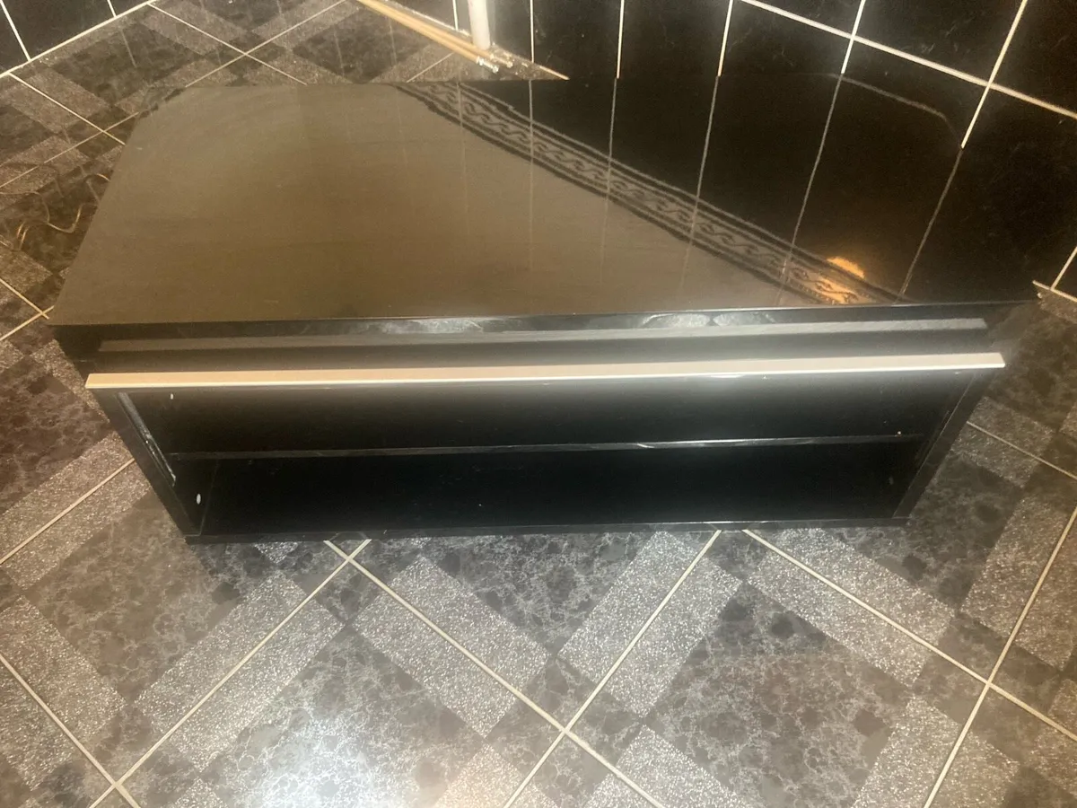 Television stand - Image 4