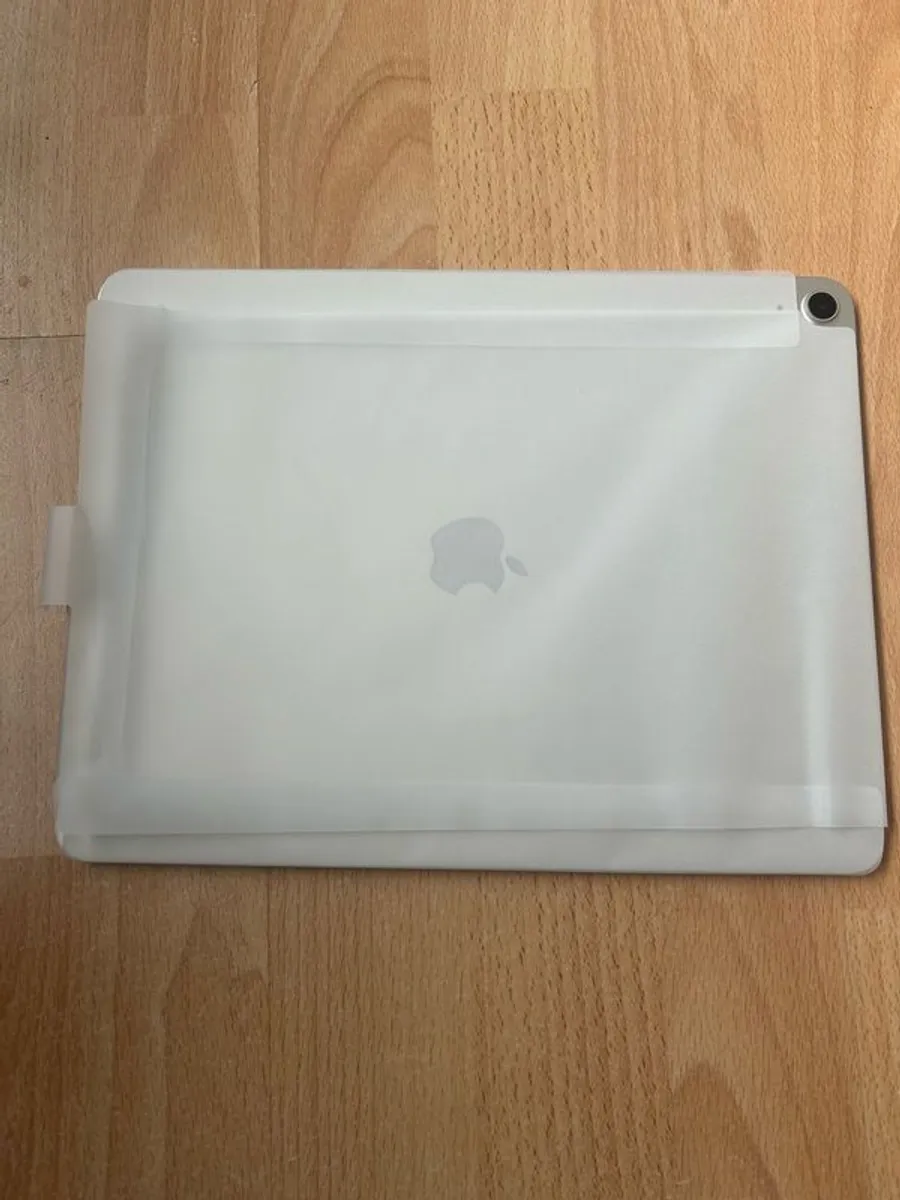 Apple iPad Air 13 inch (M4) 2026 Model and case - Image 3