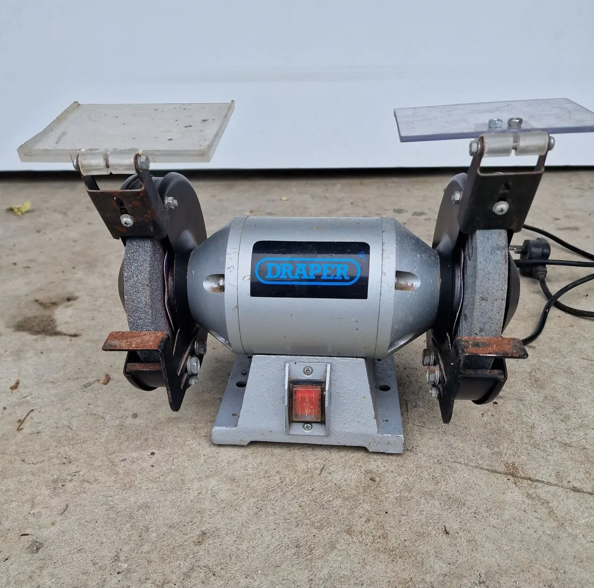 Bench grinder - Image 1